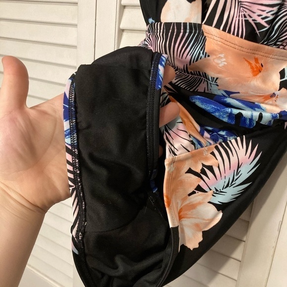 DKNY Black And Blue Floral One Piece Swimsuit Size Medium - Picture 11 of 15